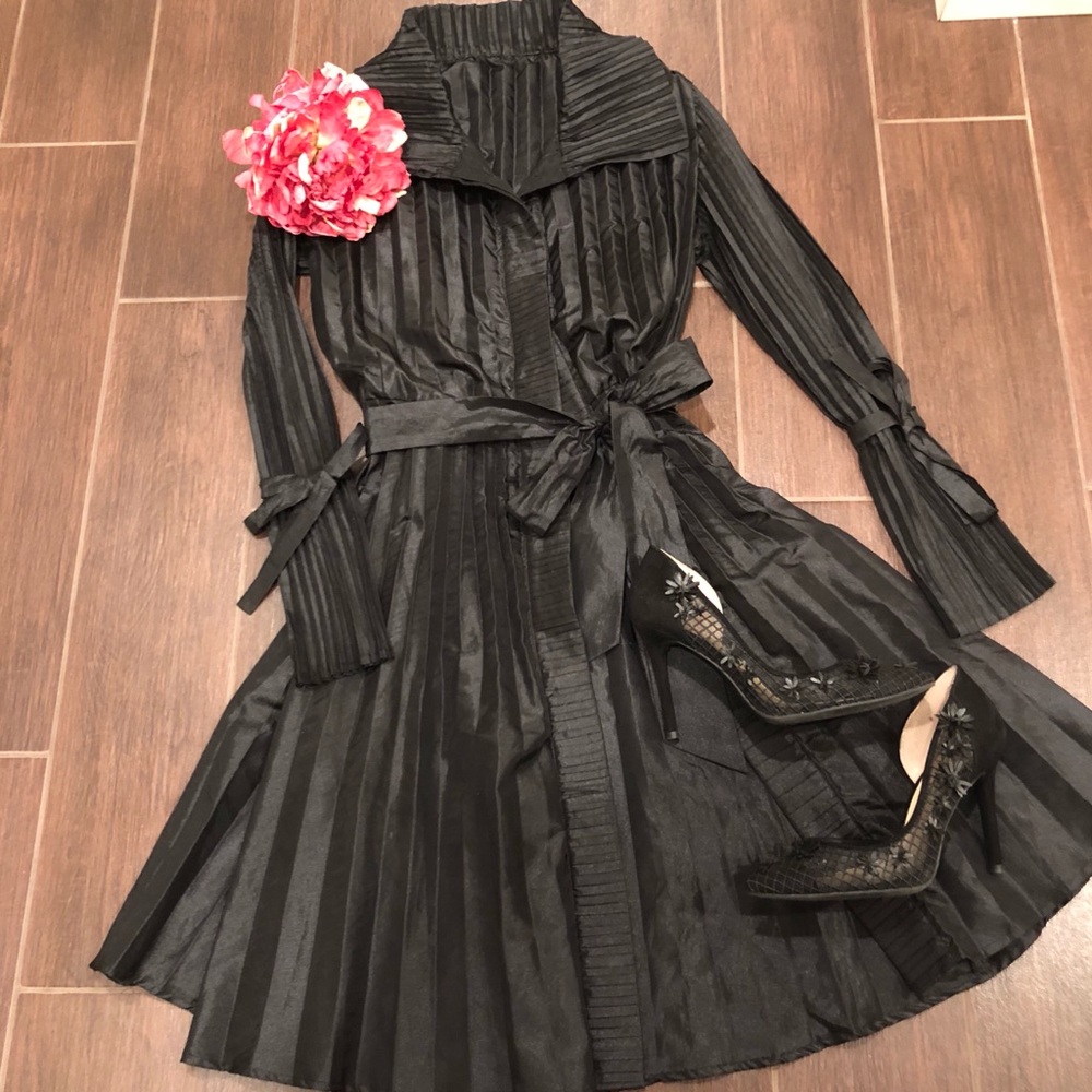 Black pleated jacket